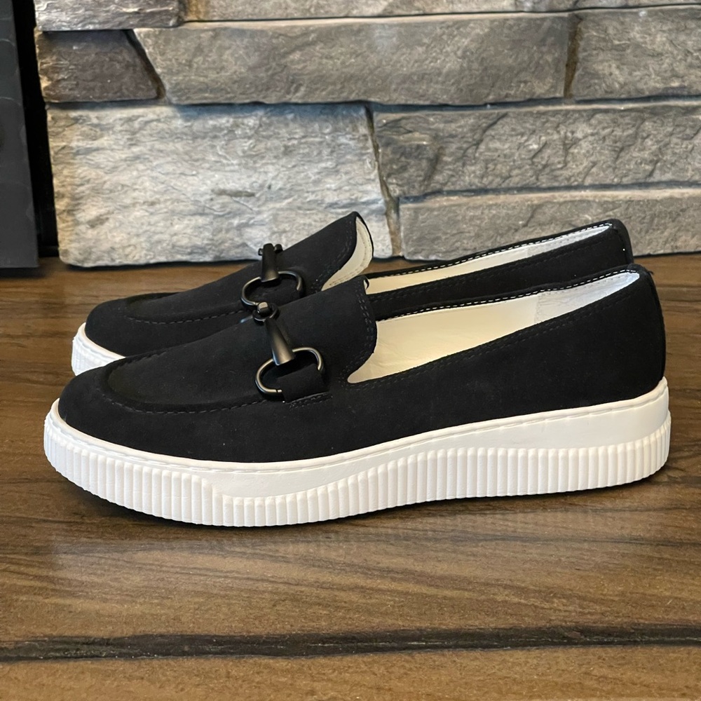 Sofft Black and White Flats with Platform Sole
